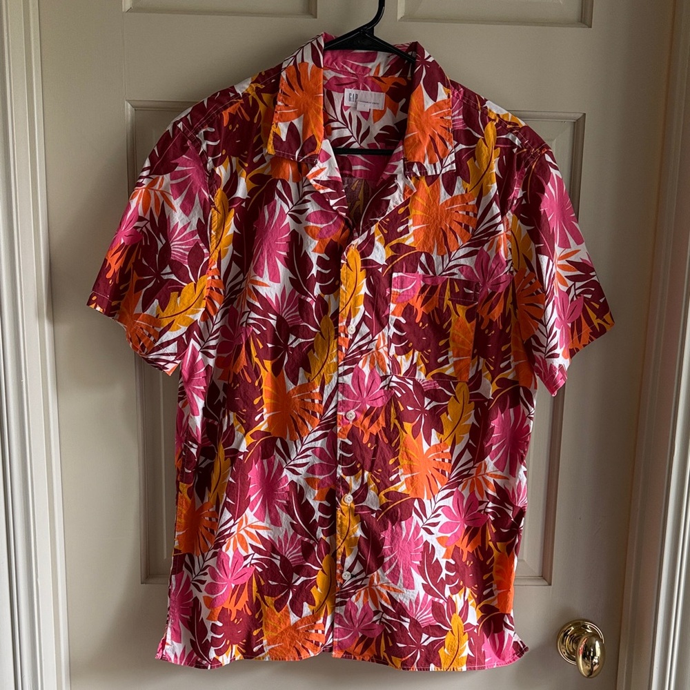GAP Men's Vibrant Leaf Print Hawaiian Style Shirt - Red, Pink, Orange